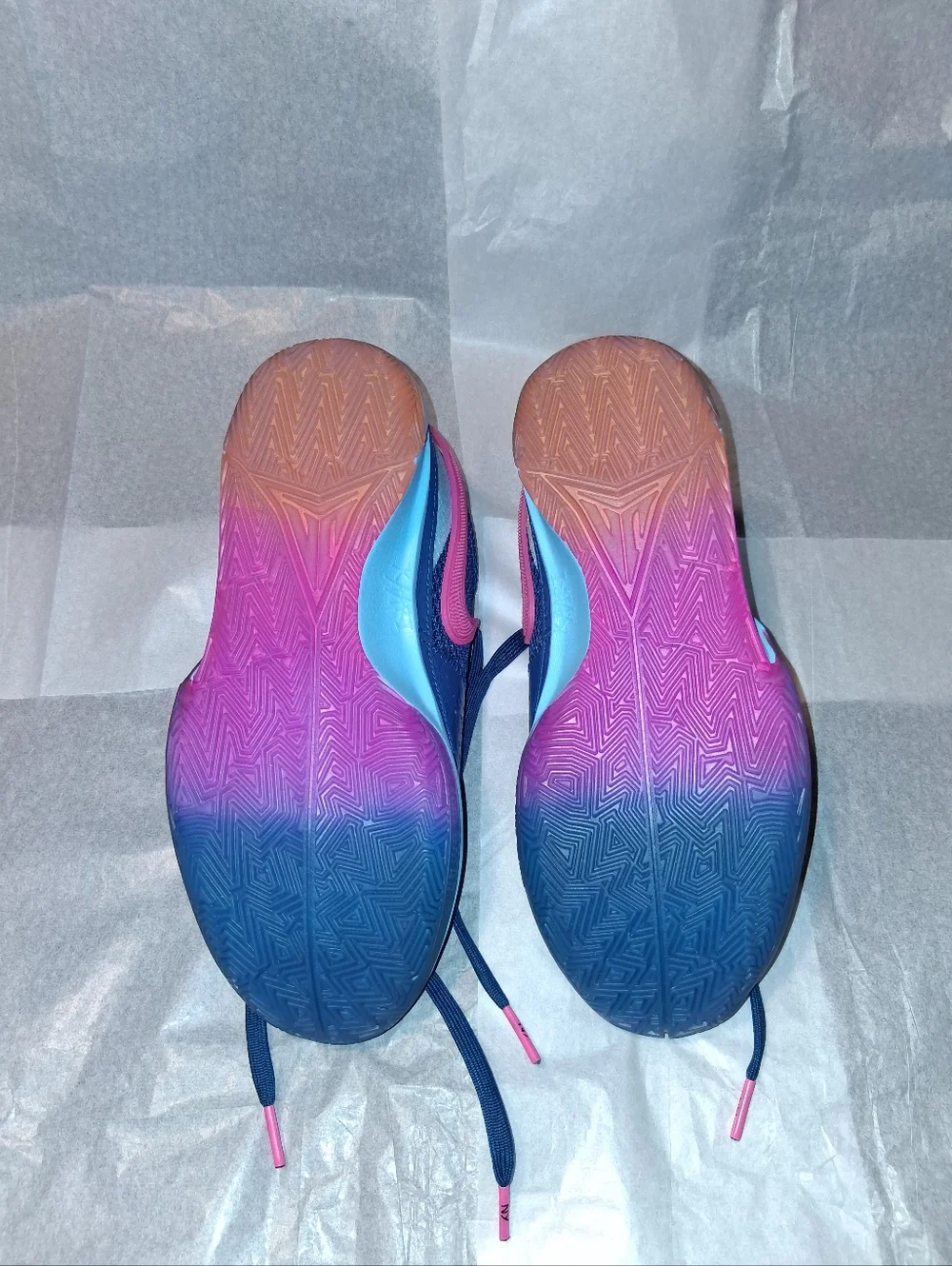 Nike Sneakers, Brand New, Women size 6 = 4.5Y - Picture 5 of 9